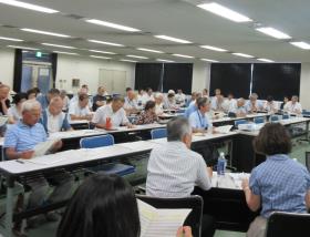 市からの各種制度のご案内(「町内自治会の手引き」・「まちづくり活動の手引き」について)の様子