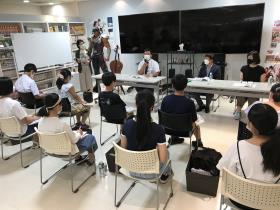 講評の様子 講評の様子