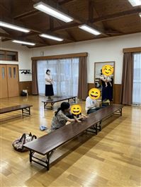 みんなで楽しくお話を聞いています。