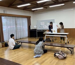 絵本に子どもたちも興味津々！