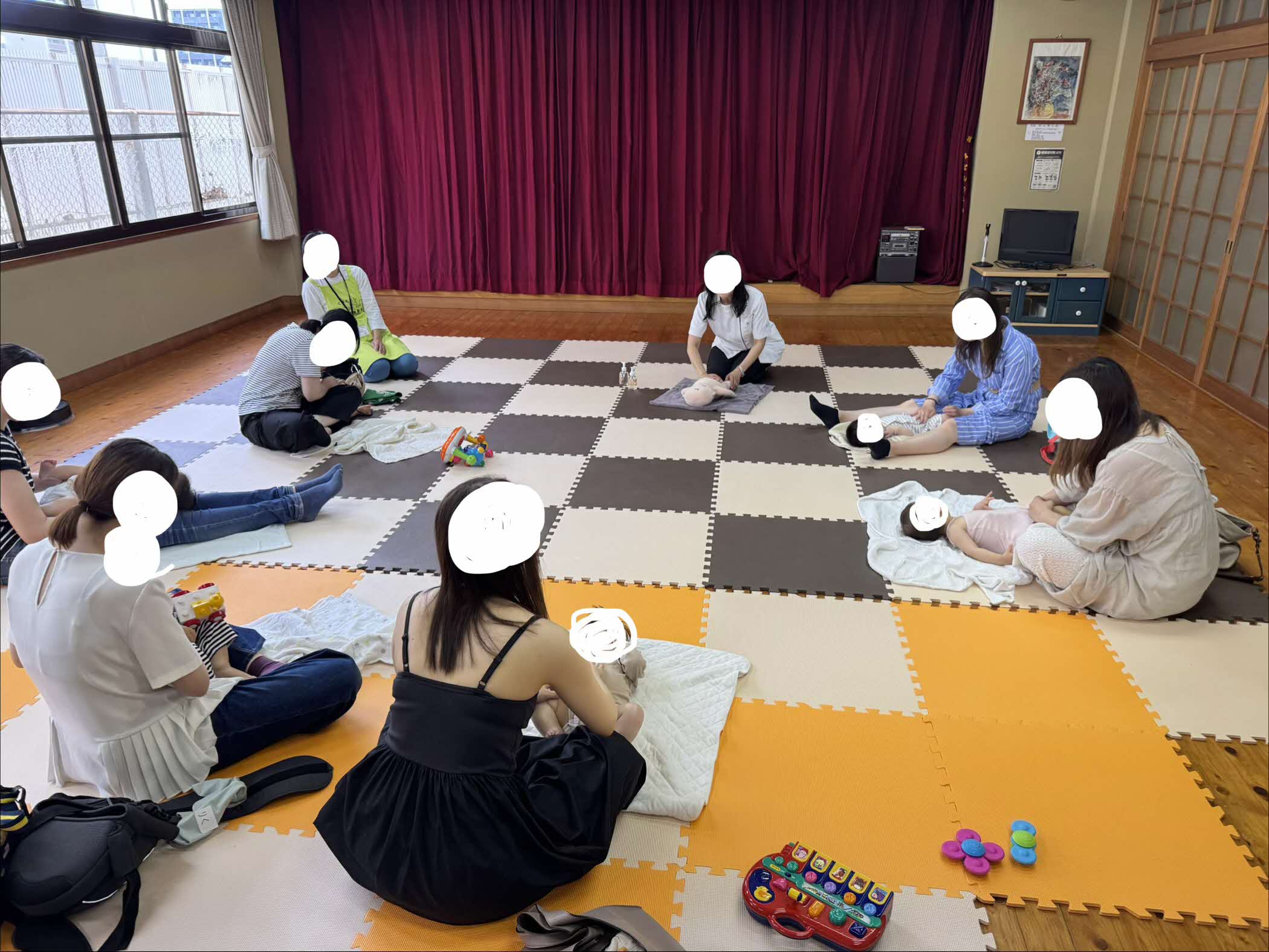 ベビーマッサージ中の様子