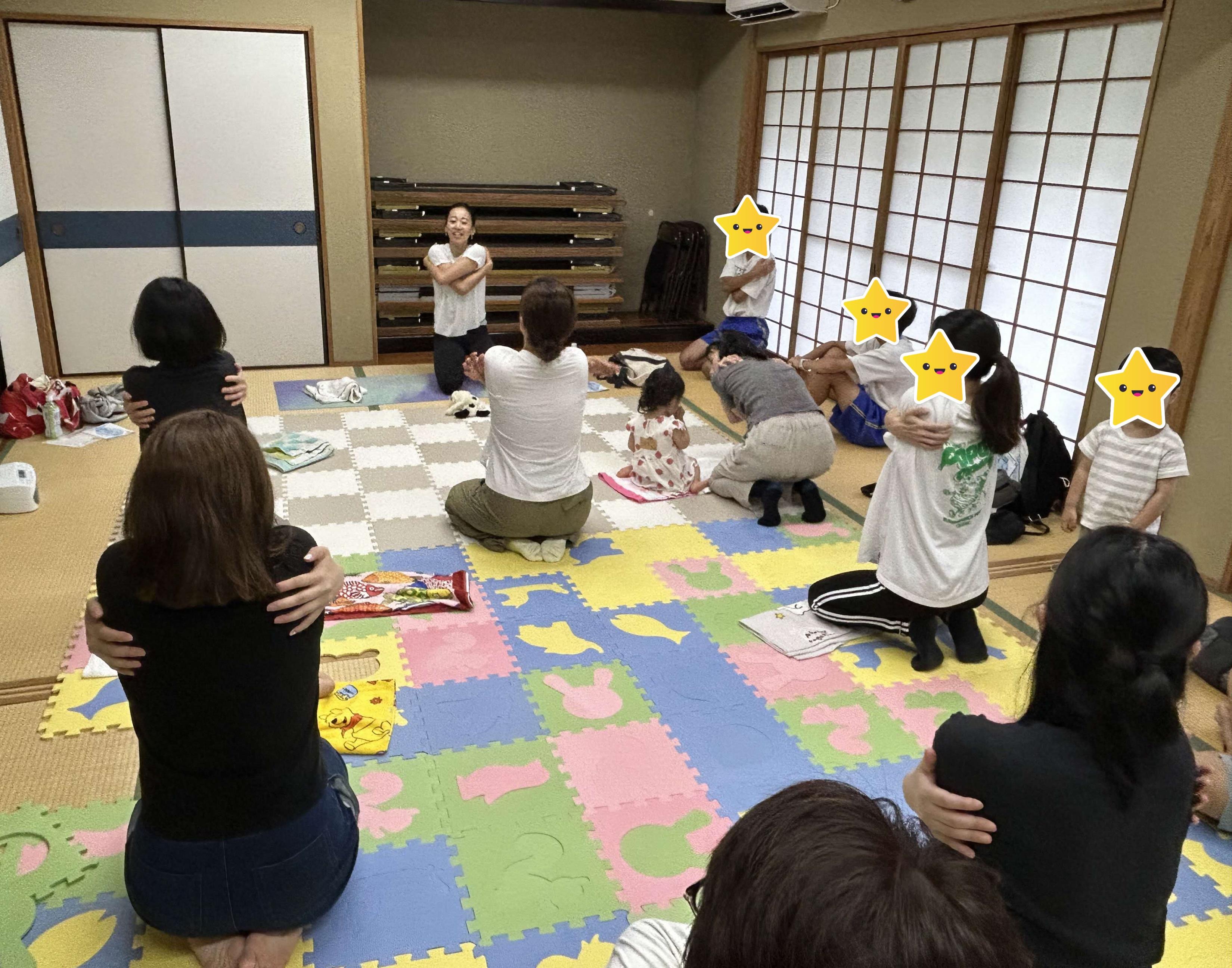 親子ヨガの様子です 親子ヨガの様子です