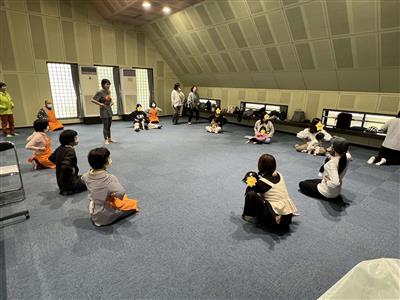 ヨガ　説明中