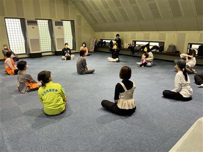 ヨガ　股関節