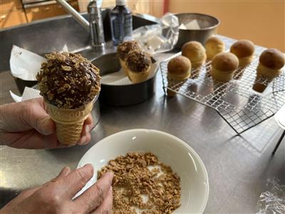 デコレーション中