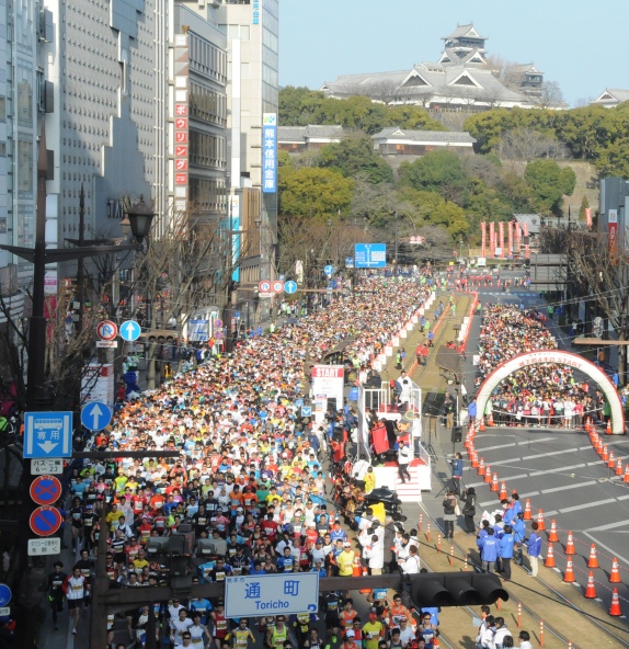 熊本城マラソン2015　スタートの様子