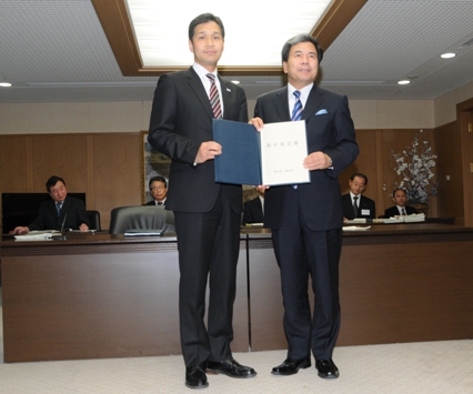 熊本市の政令指定都市移行に伴う事務権限移譲に関する基本協定書締結式