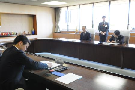 日本政策金融公庫熊本支店との産業振興に関する協定締結式