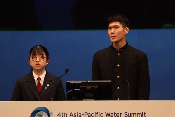 熊本北高校の生徒2人によるサミット開会宣言