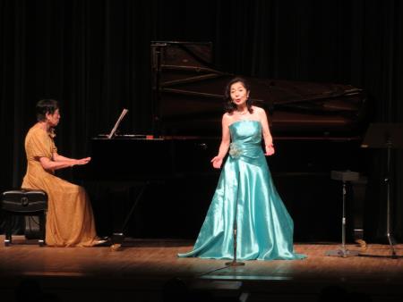 ソプラノ歌手：宮本智子　様、ピアノ：山内紀子　様
