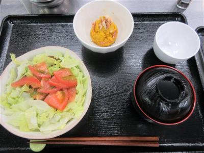 タコライス、かぼちゃのクリチサラダ、みそ汁