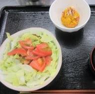 タコライス、かぼちゃのクリチサラダ、みそ汁