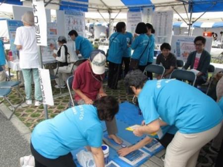 イベントブースで健康チェック イベントブースで健康チェック