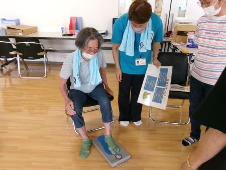 足指力測定の様子 足指力測定の様子
