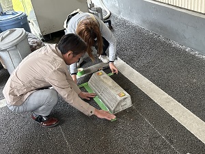 ペンキ塗り作業(1)