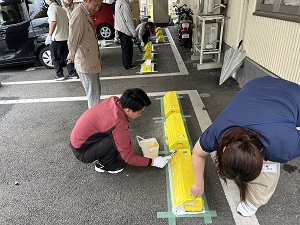 ペンキ塗り作業(3)