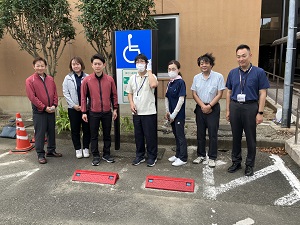 車止め塗装作業(3)