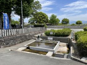 42 中無田熊野座神社の銘水2023