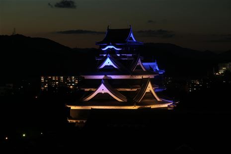 熊本城天守閣　ブルー