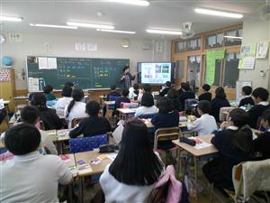 小学校での出前講座の様子
