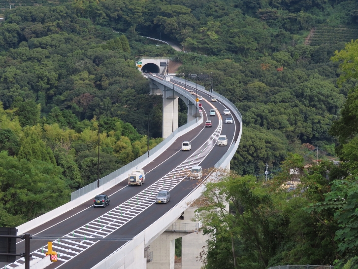 開通後の様子(谷尾崎高架橋）