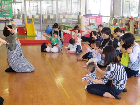 親子で歌遊び 親子で歌遊び
