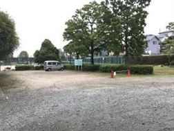 新地テニスコート駐車場