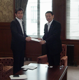 幸山市長と民主党九州北部豪雨災害対策本部　笠浩史衆議院議員