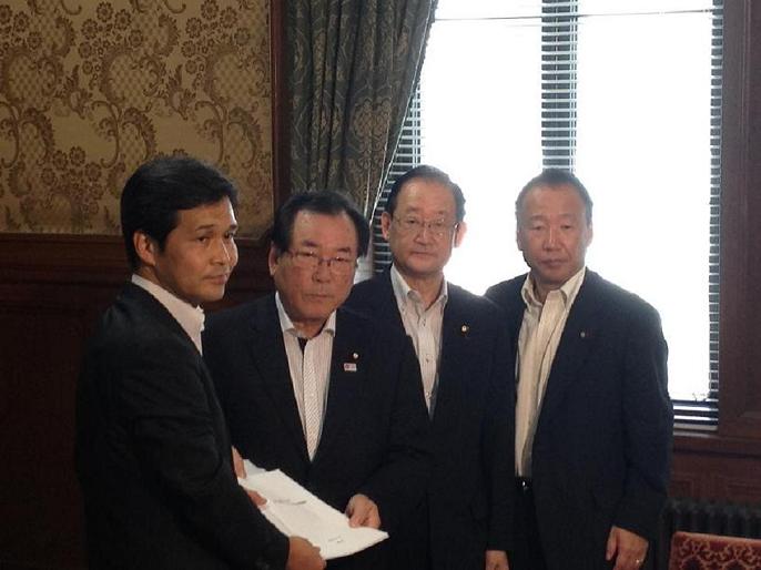 幸山市長と民主党陳情要請対応本部本部長代理 一川議員他