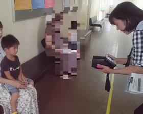 屈折検査の様子