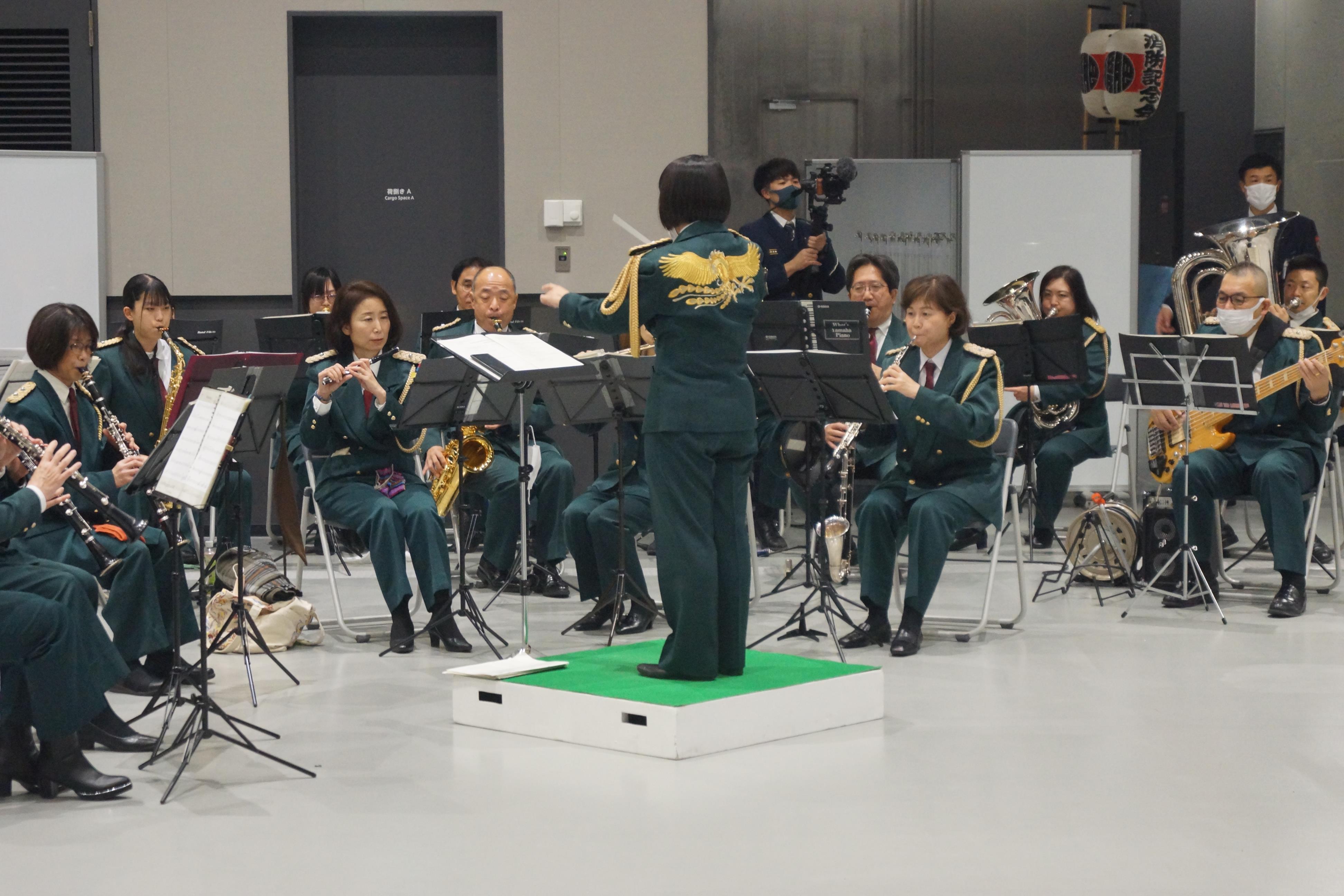 消防音楽隊による演奏の様子