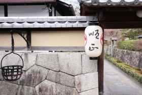 伝統的な提灯の広告