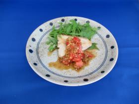 魚のトマト香味だれかけ