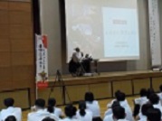 講話をされる長江さん 講話をされる長江さん