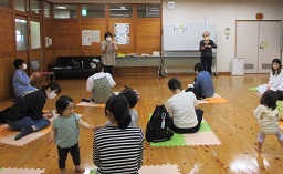 お話し会とわらべうた遊び お話し会とわらべうた遊び