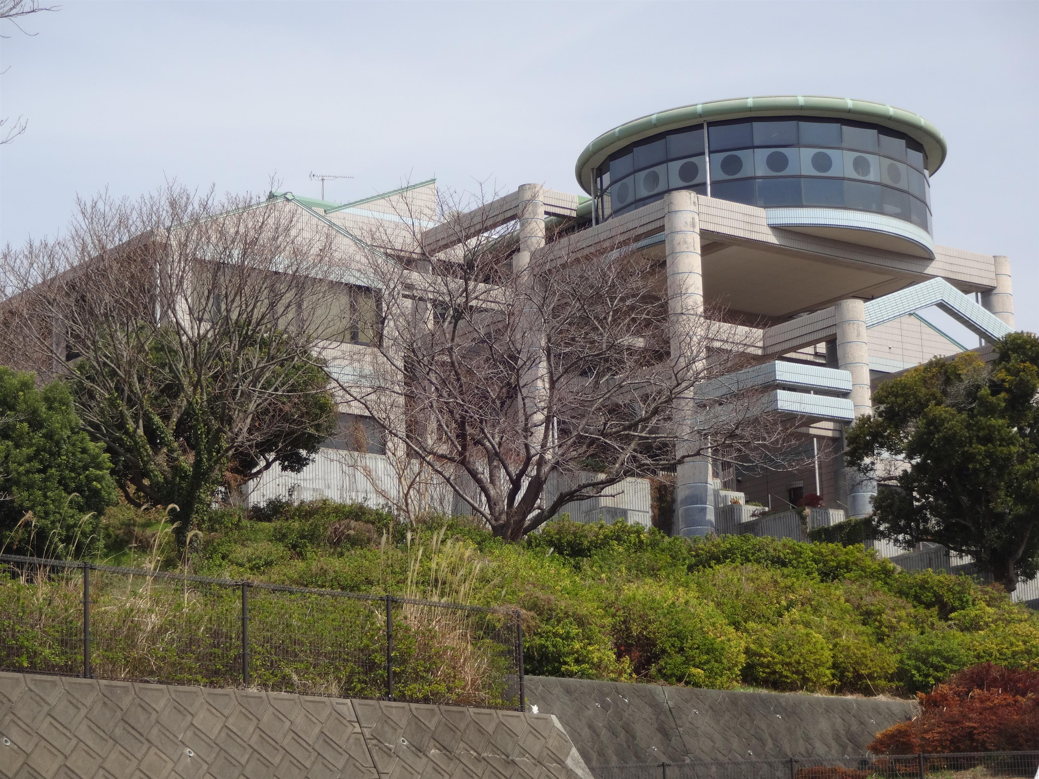 国道501号線から見た河内公民館