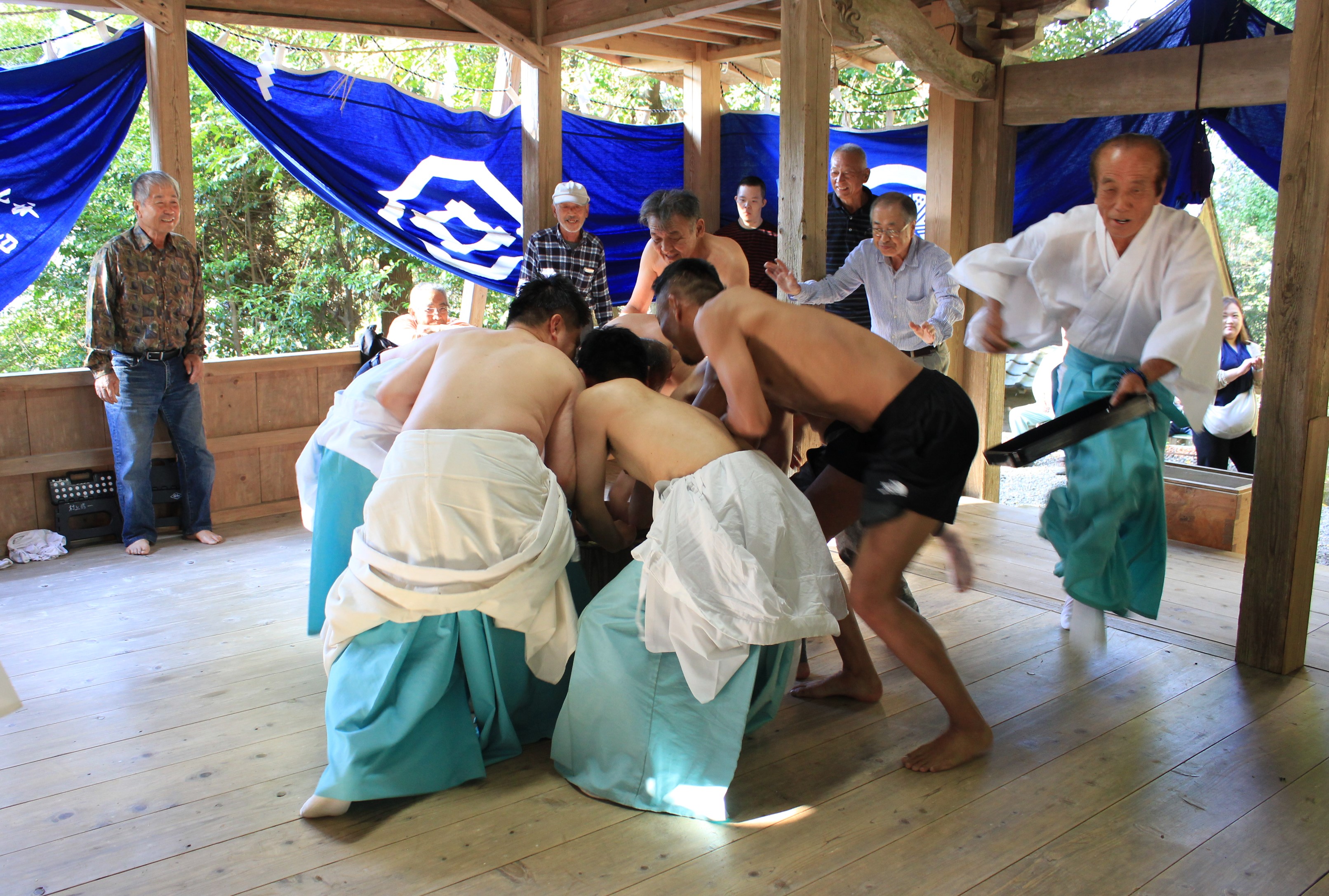 伊邪那岐神社米おし