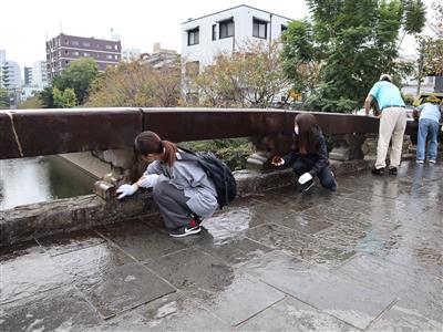 橋を磨く
