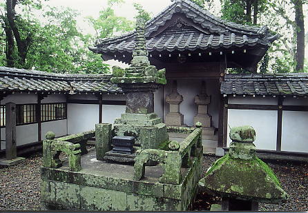 大慈寺の宝篋印塔