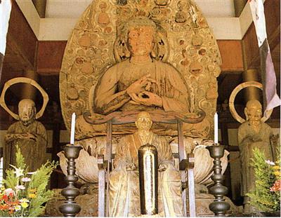 木造釈迦如来坐像および両脇持立像
