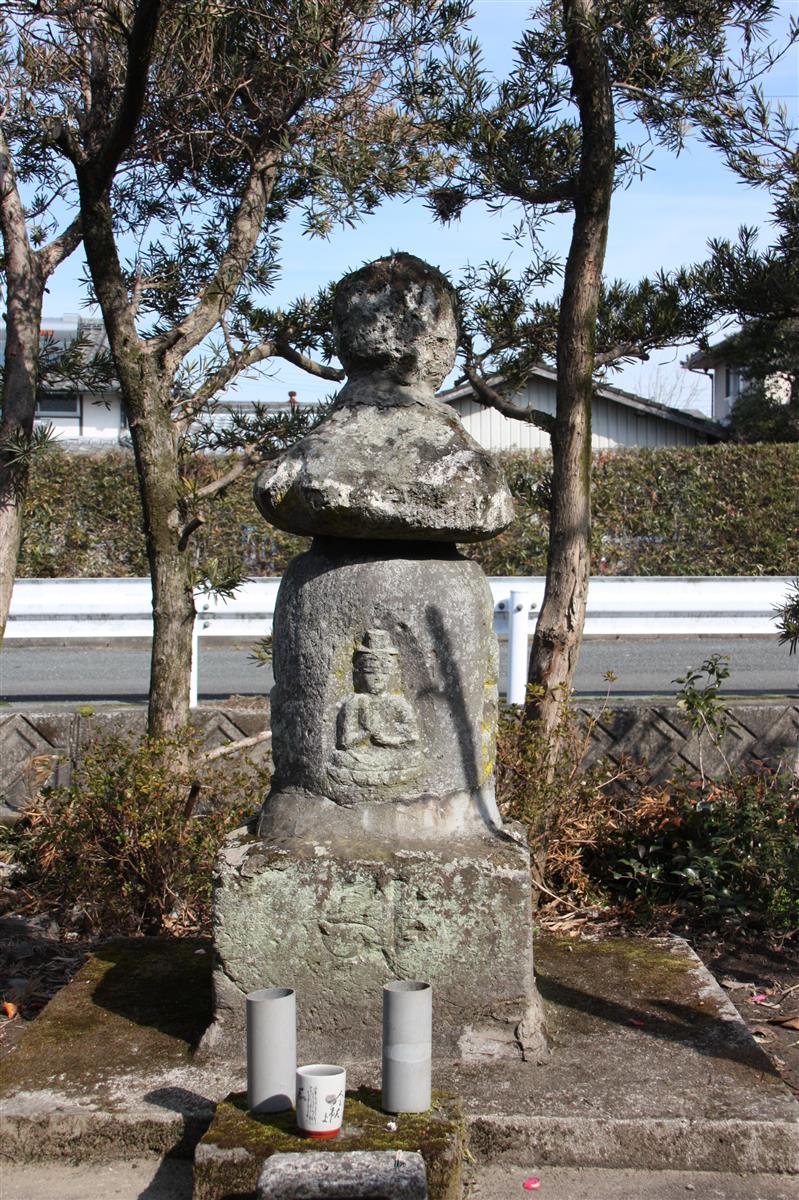 高の石造宝塔