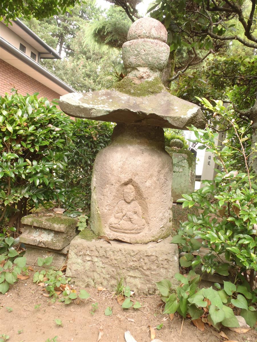 七所宮の石造宝塔