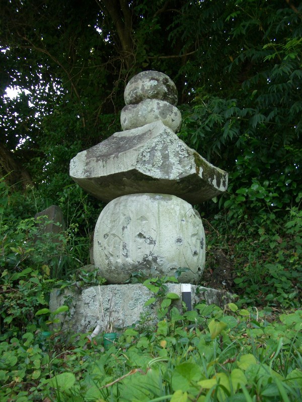 田原の五輪塔附板碑