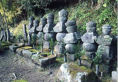 嶽麓寺跡の中世石造物群