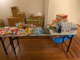 食料品等配布のようす