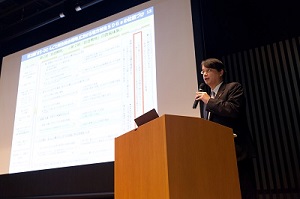 遠藤参事官の講演のようす(2)
