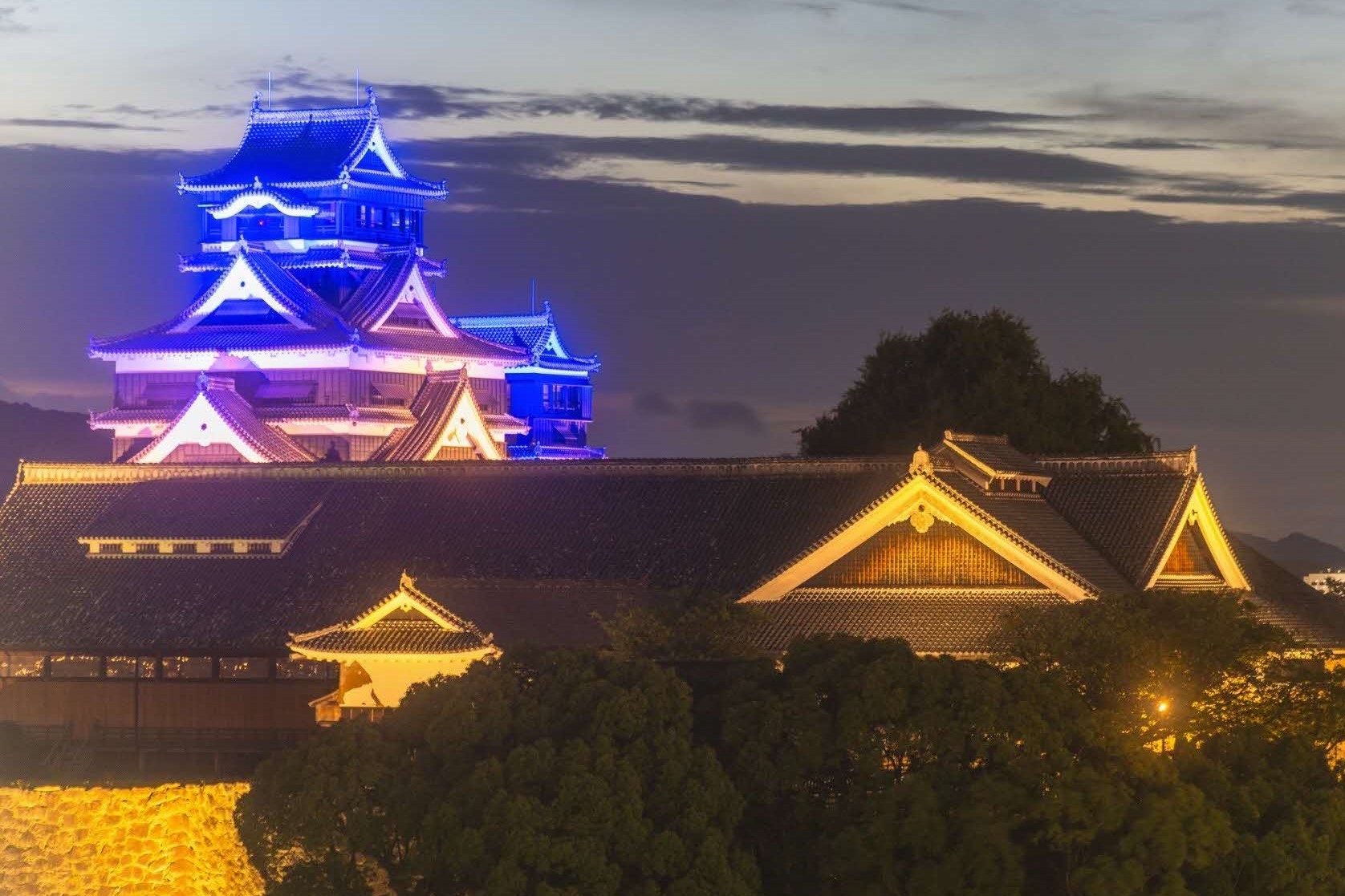 01_熊本城ライトアップ　写真　青