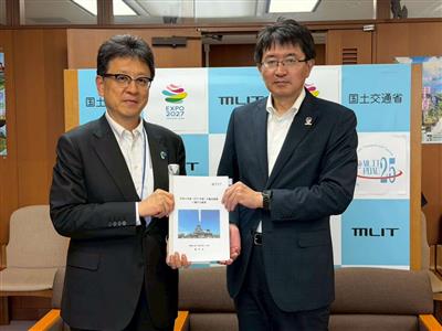 廣瀬 昌由 国土交通省 技監に要望書を手交しています。