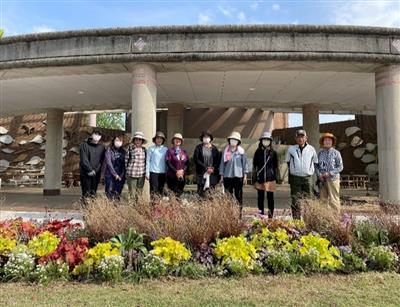 動植物園　花の休憩所前花壇メンテナンス作業