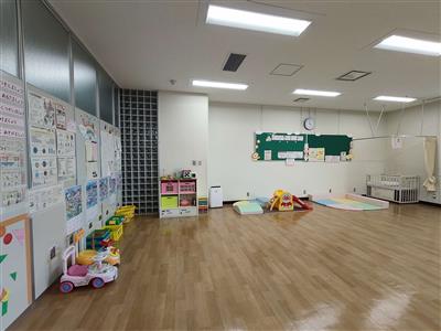 天明児童室の部屋のようす